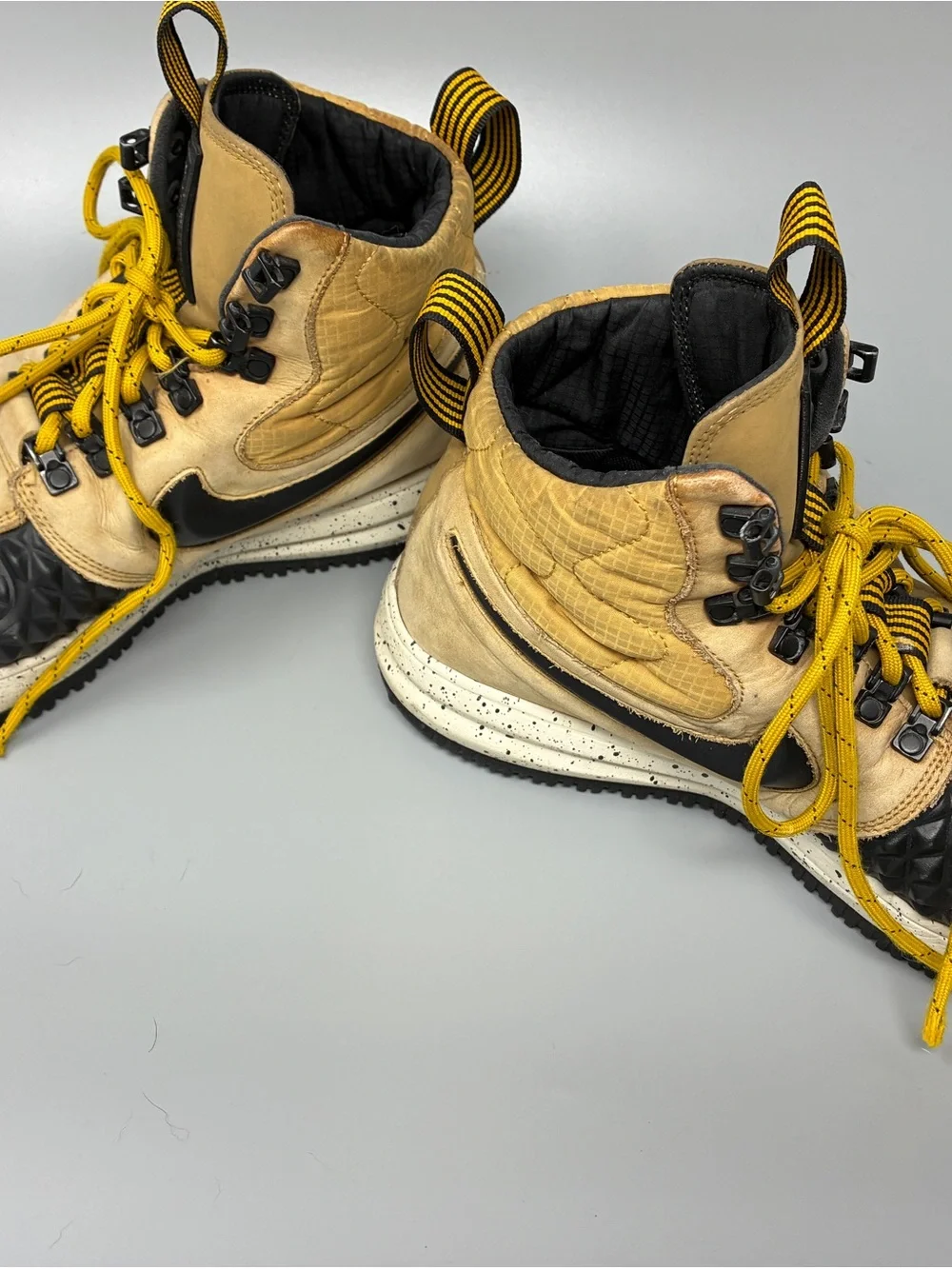 Nike ACG Watershield Hiking Boots Men’s 10 Tan Black Yellow Trail Gorpcore